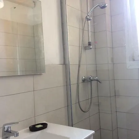 Agreable T2 Avec Clim Proche Mer Dans Quartier Prise *